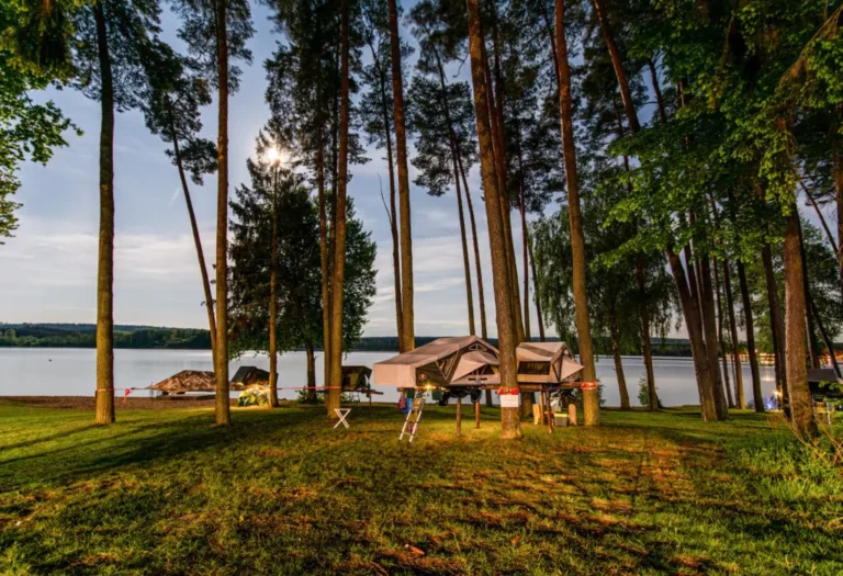 Baumhaus Dachzelt Dorf