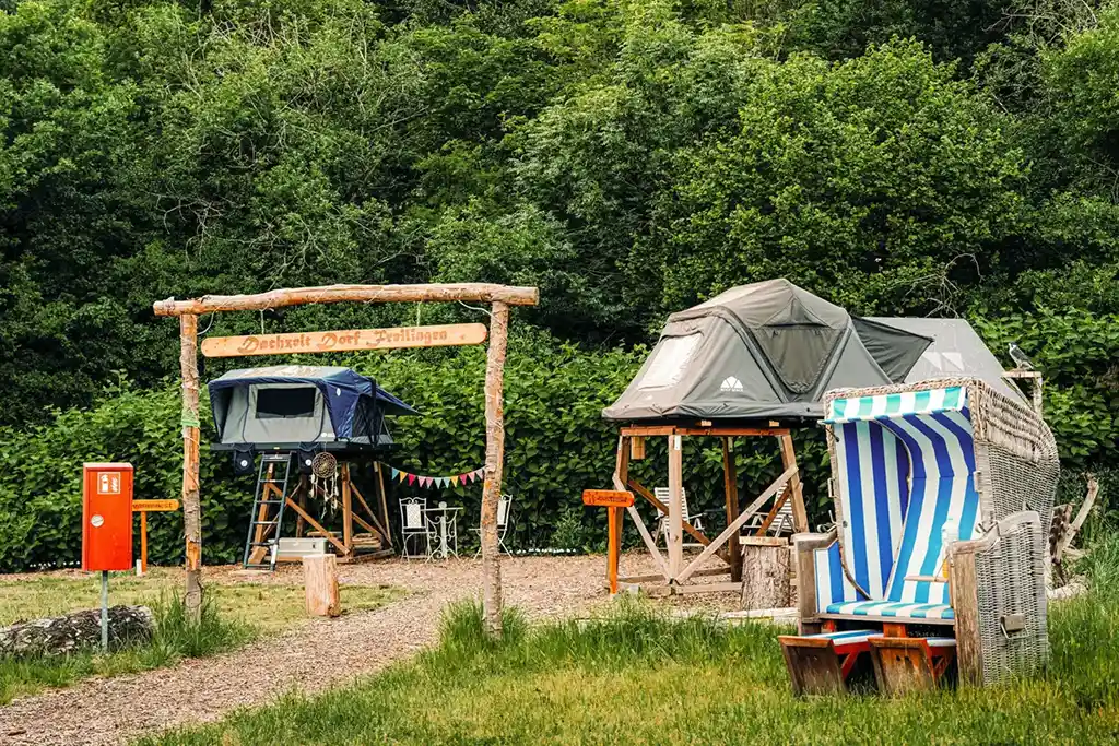 dachzelt dorf freilingen eingangsbereich dachzelte strandkorb willkommenschild